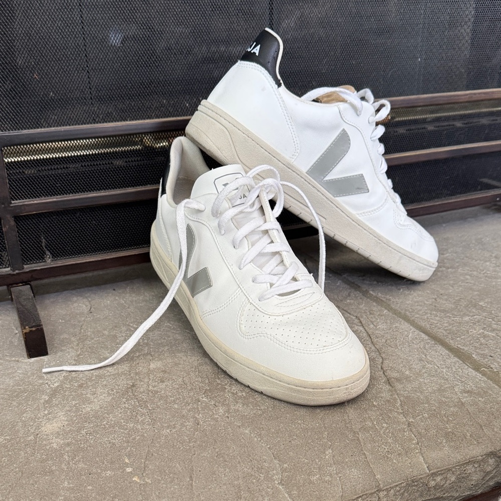 Veja Men's White and Gray Sneakers